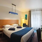 Westside Arc de Triomphe Hotel