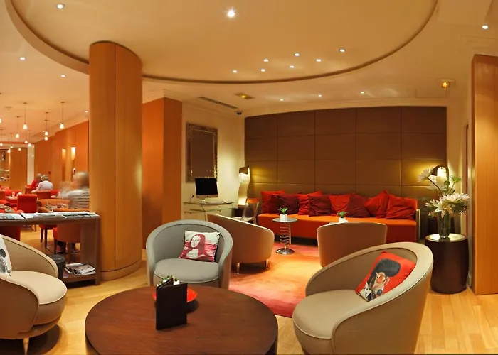 Westside Arc de Triomphe Hotel